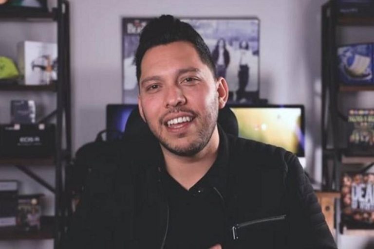 Carlos Chavira, un youtuber que imita voces de famosos para hacer parodias