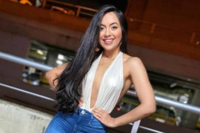 Rosangela Belisario comparte su música al song que le pidan sus followers